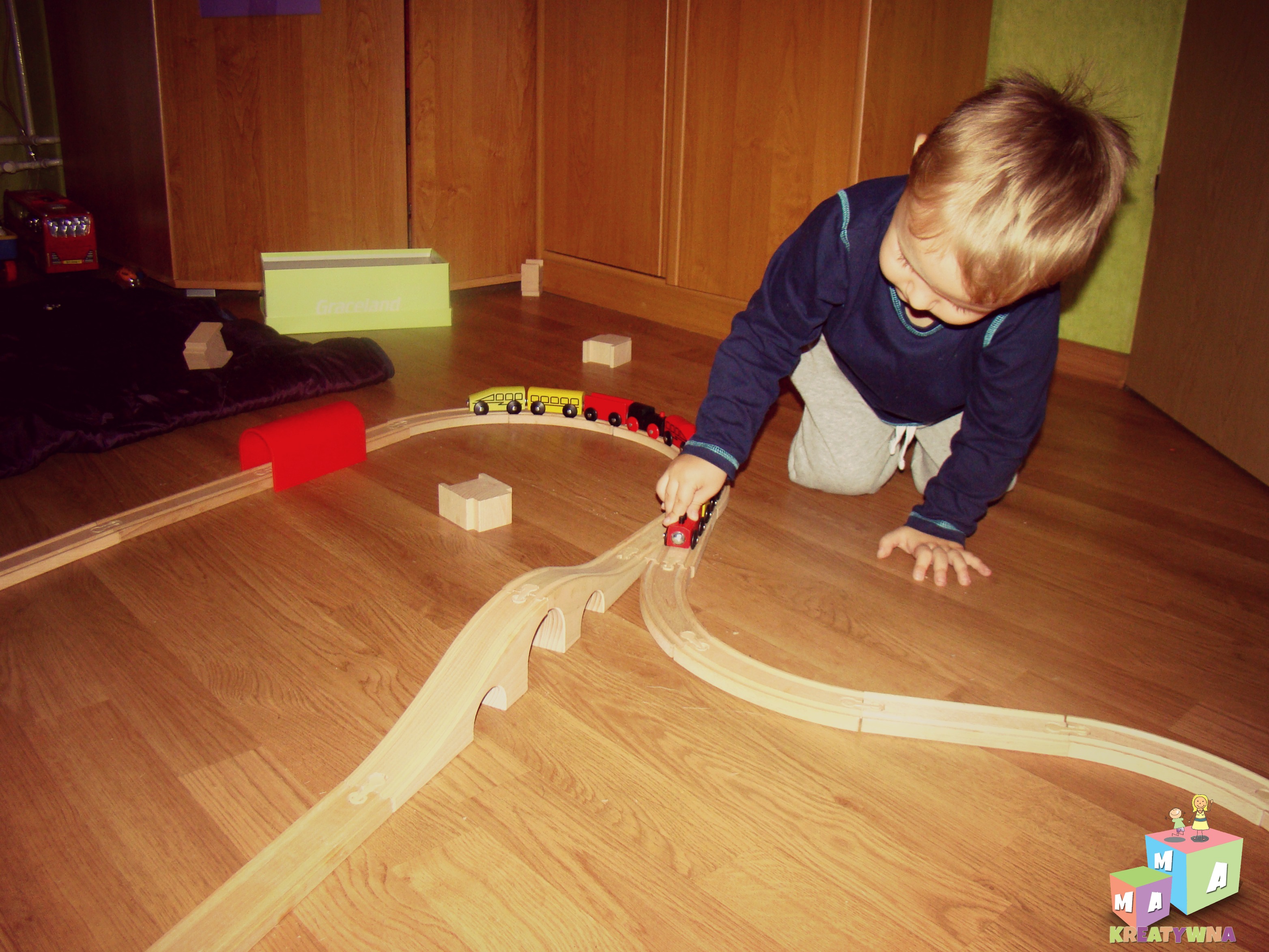 Drewniane pociągi i tory – trafiona zabawka