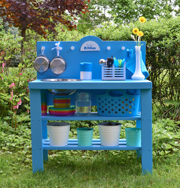 www.adventure-in-a-box.com-diy-outdoor-play-kitchen-from-an-old-shelf