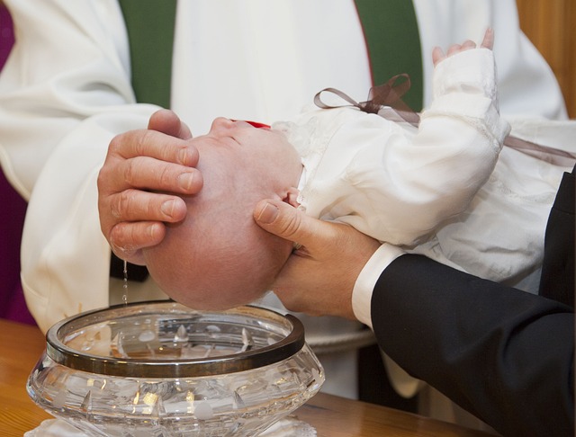 Pamiątka chrztu – pomysł na trafiony prezent