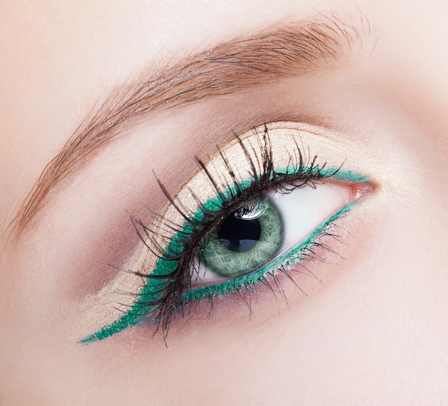 Makijaż oczu bez użycia cieni – podkreśl spojrzenie kolorowym eyelinerem