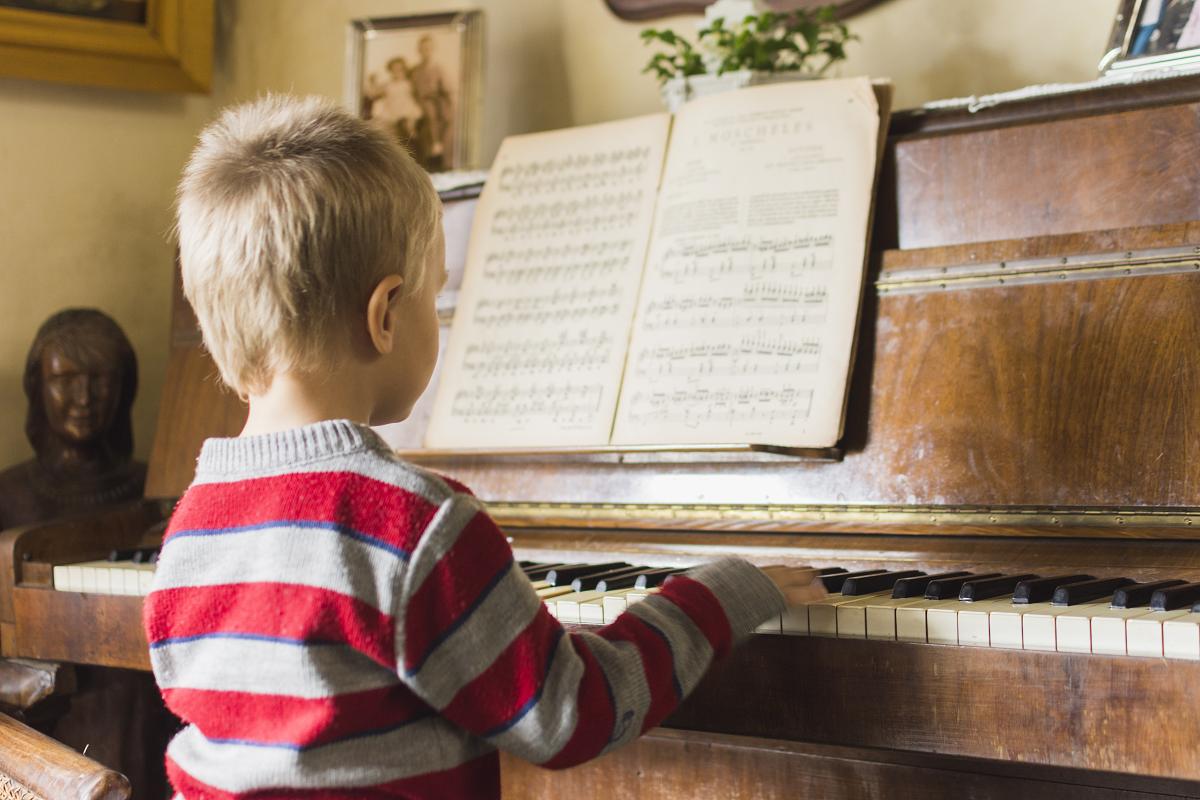 Korzyści wynikające z edukacji muzycznej dziecka