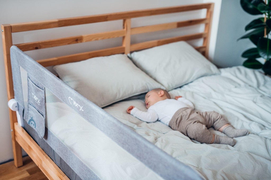 Jak w łatwy sposób zabezpieczyć łóżko przed upadkiem dziecka